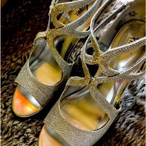 Very sparkly! 👠👠